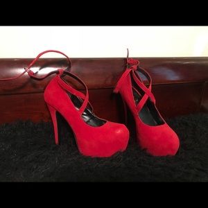 BERYL RED HEELS SIZE 5 used